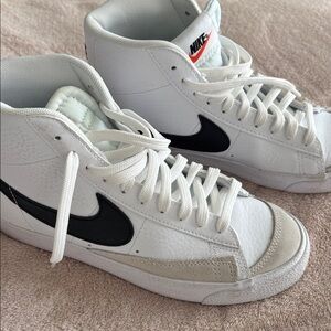 Nike Blazer Mid 77 Vintage Sneaker Size 5Y